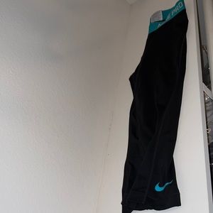 Nike pro capri leggings